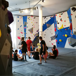 Escalade sur bloc